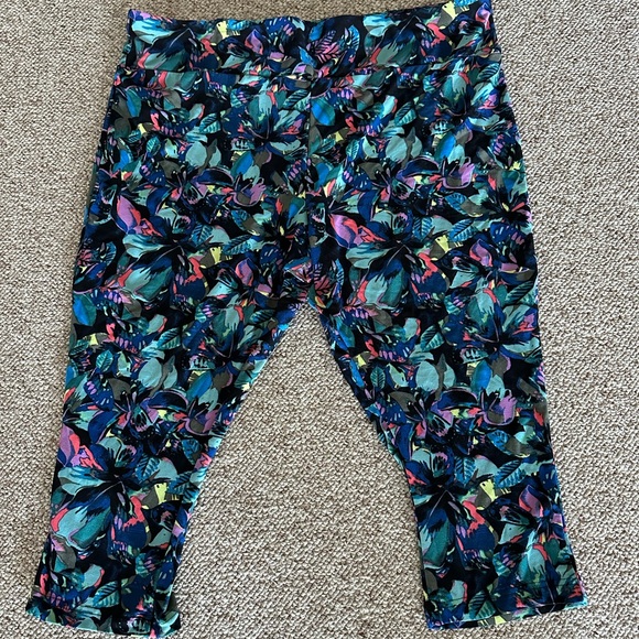 Terra & Sky crop Leggings with Colorful Leaf Pattern - Picture 1 of 6